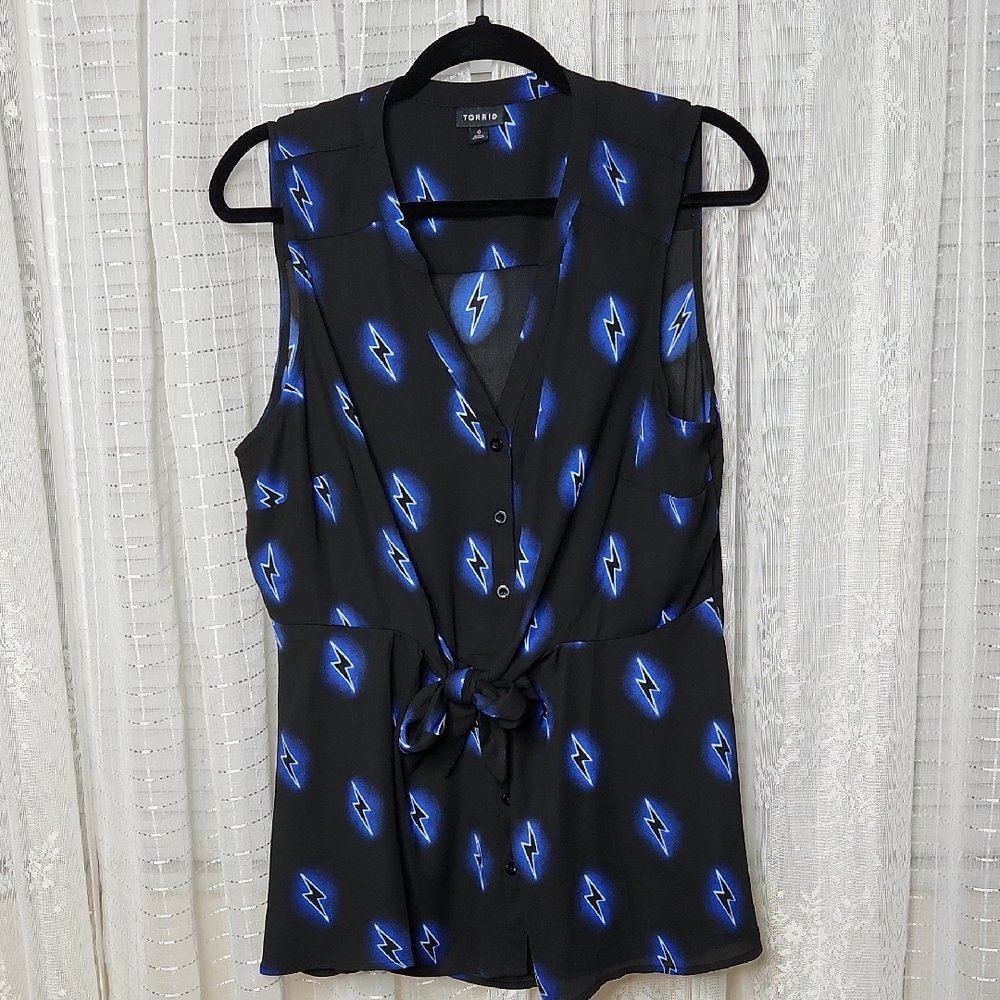 Torrid Women's Black and Blue Lightning Bolt Top Sz0